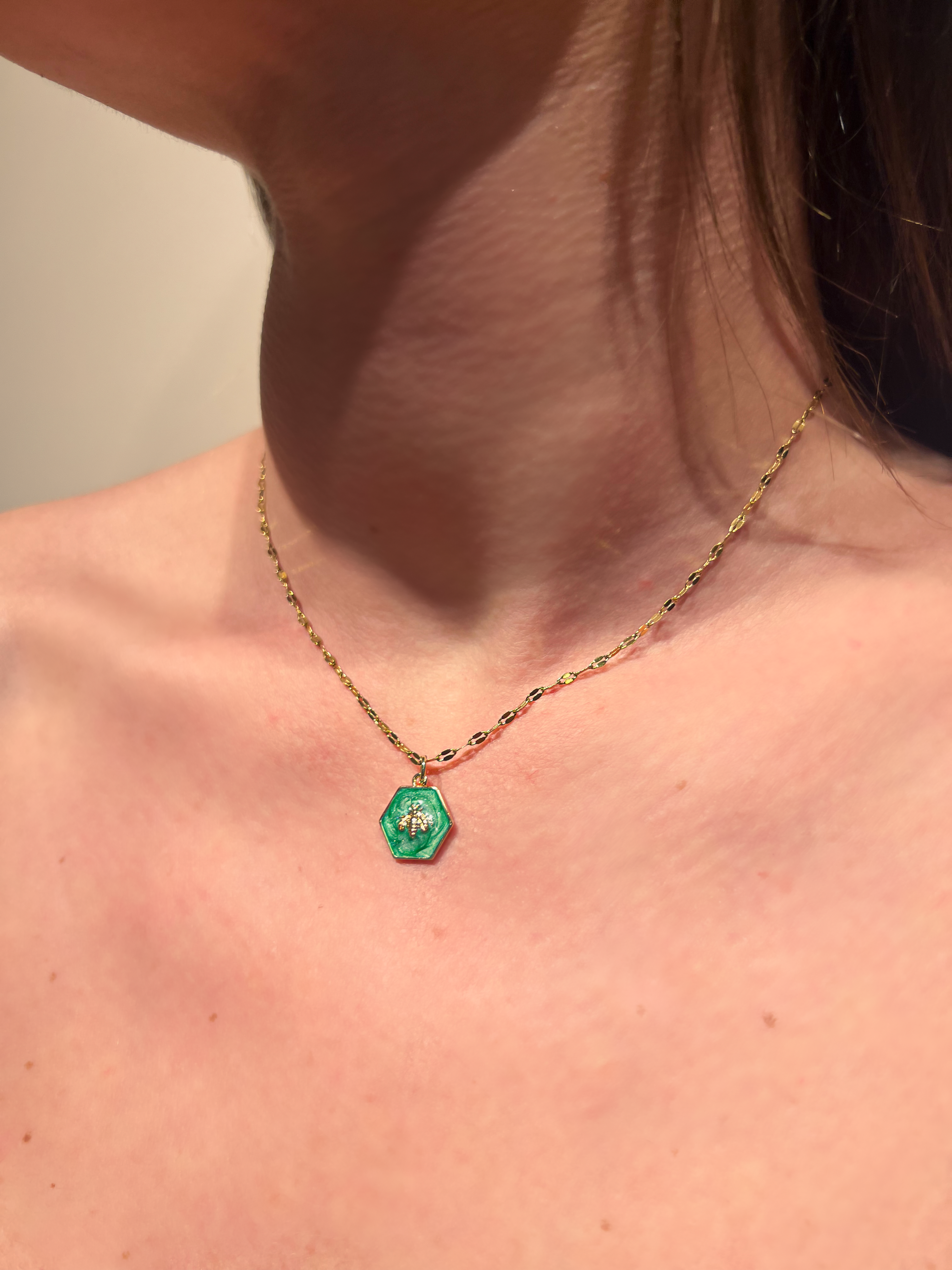 Collar Abeja Reina